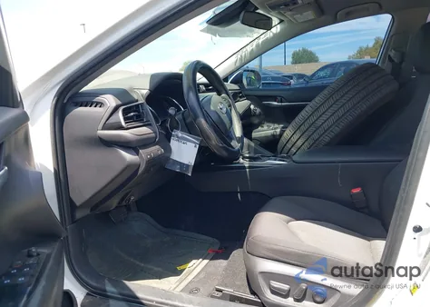 2020 Toyota Camry Le Hybrid z USA, uszkodzony, nr VIN 4T1C31AK0LU539947